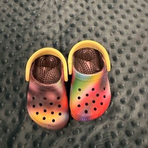 KIDS' CROCS TODDLER CLASSIC SOLARIZED CLOGS